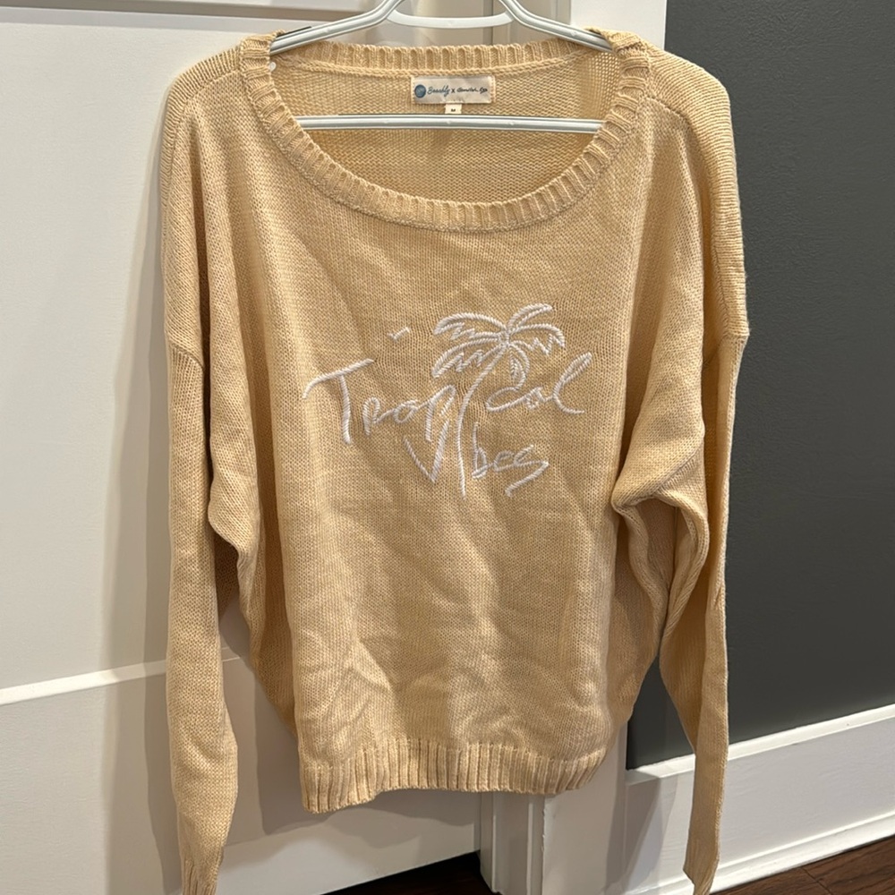 Goldfish Kiss. Women’s, cream, “Tropical Vibes” lightweight sweater. NWOT.